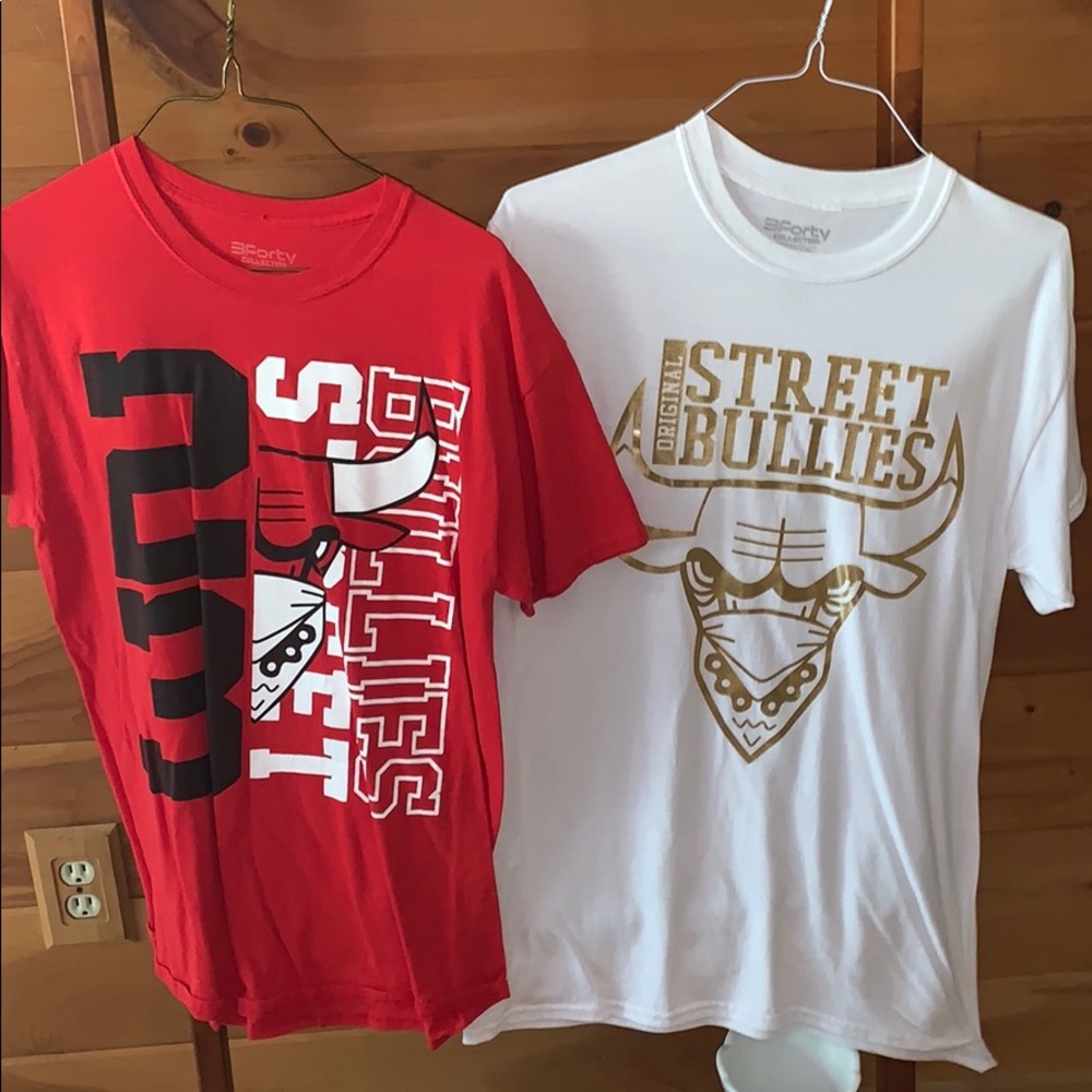 2 Chicago Bulls Short Sleeve T-shirt’s Size M
